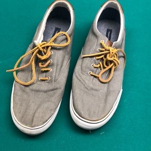 Tommy hilfiger shoes size 13